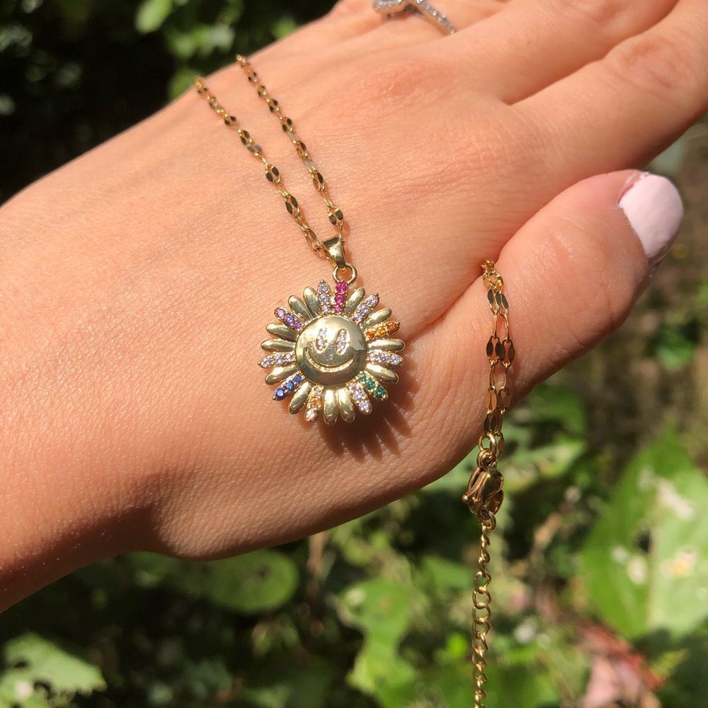 18k Gold Plated Flower Charm necklace - Picture 10 of 16